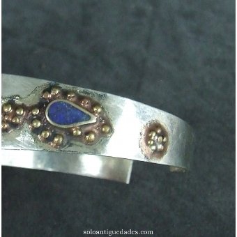 Antique Bracelet with stones forming flowers