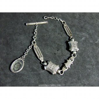 Bracelet with pendant medallion