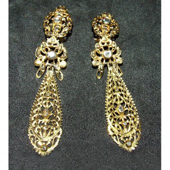 Openwork gold earrings