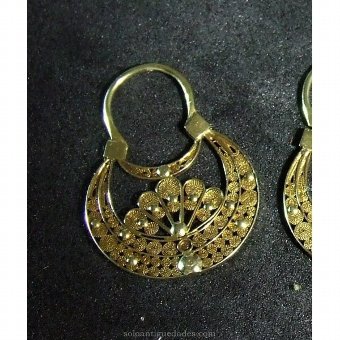 Antique Pair of earrings with filigree