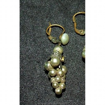 Antique Pendant with pearls. Form bunch of grapes