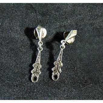 Silver earrings with pyramidal