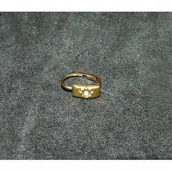 Silver earring with rectangular gilt