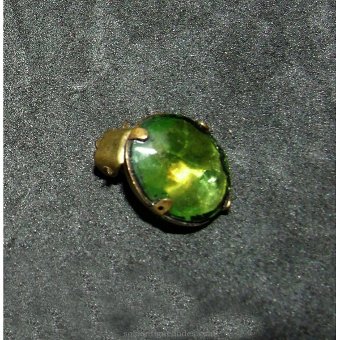 Pendant with green stone studded
