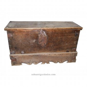 Ark of walnut with geometric
