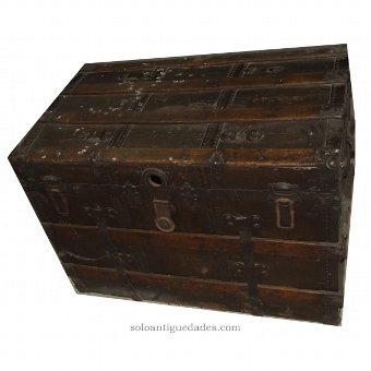 Trunk - Leather-wrapped suitcase