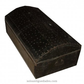 Trunk with geometric