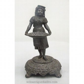 Sculpture of a woman who