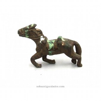 Trotting horse sculpture
