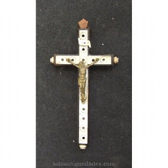 Wooden cross with pearl