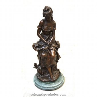 Female sculpture with jug