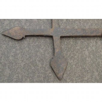 Antique Cruz pointed nineteenth century iron