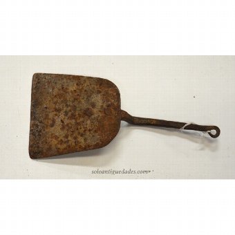 Antique Short cooking shovel made of iron