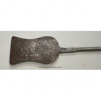 Antique Cooking Spade 8 cm and acorn-shaped top