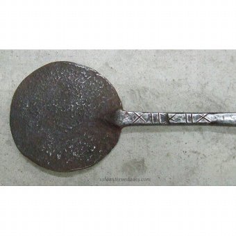 Antique Shovel kitchen with circular flat sheet and braid on the handle