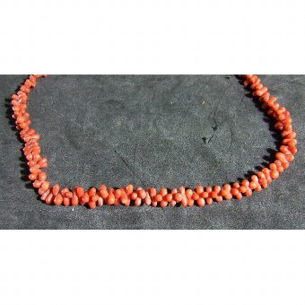 Antique Necklace a thread formed by coral beads