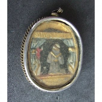 Antique Medallion Double glazed locket type