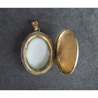 Antique Medallion locket type. Virgin with Cherubim