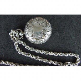 Antique Silver medallion with chain type portafotos