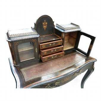 Antique Elegant English rosewood desk