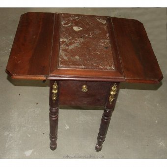 Antique Pembroke drop-leaf table