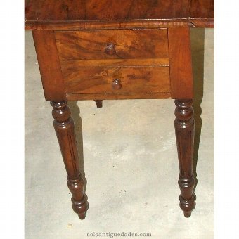 Antique Pembroke extendable side table