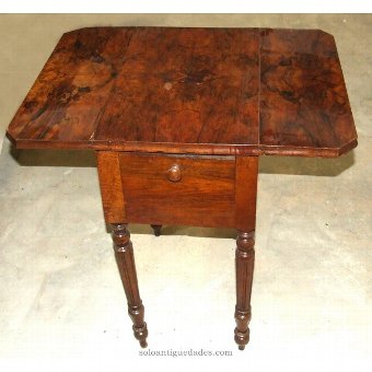 Antique Pembroke extendable side table