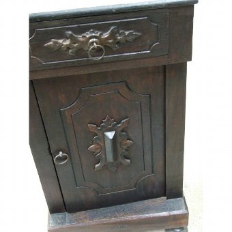 Antique Mesllia night with carved vegetal decoration