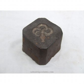 Antique Weight with engraved geometric made of iron