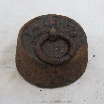 Antique Iron weight with 6cm in diameter