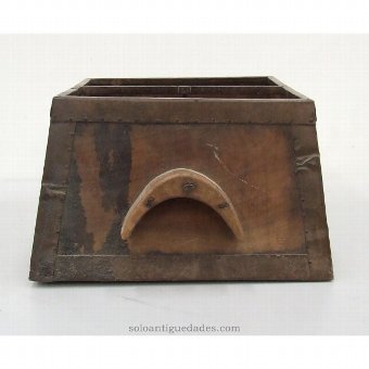 Antique Instrument for measuring a quarter bushel