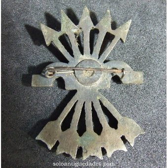 Antique Arc-shaped brooch with five arrows
