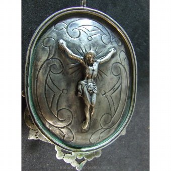 Antique Medallion reliquary called "Christ pre
