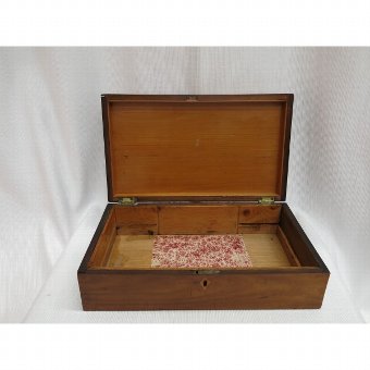Antique Box decorated with inlay neomudejar