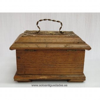 Antique Old brown wooden jewelry box