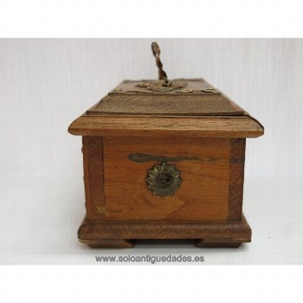 Antique Old brown wooden jewelry box