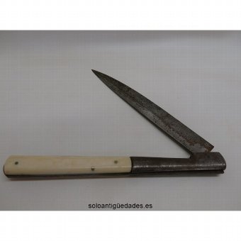 Antique Knife with steel blade