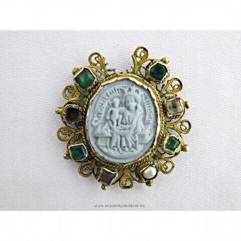 Gilded silver medallion with image of Santa.