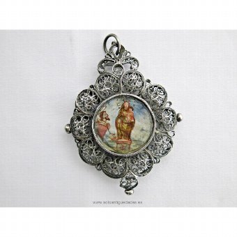 Medallion in silver filigree with Virgen del Roc&#xed;o