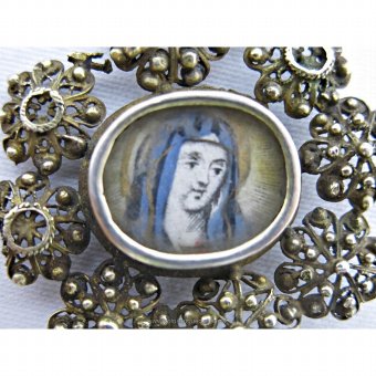 Antique Medallion with image of the Virgin and Child Jesus Color.