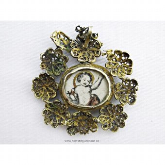 Antique Medallion with image of the Virgin and Child Jesus Color.