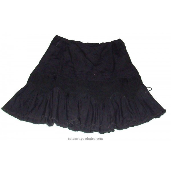 Antique Traditional Petticoat Leon | ANTIQUES.CO.UK