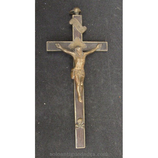 Crucifix. Christ with crown of rays
