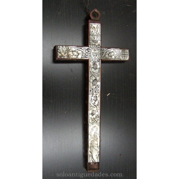 Wooden crucifix with plant motifs and pearl