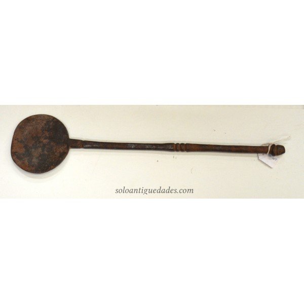 Antique Pala iron cooking top forming an acorn
