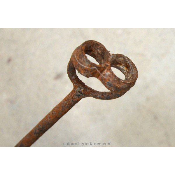 Antique Livestock with iron rod 44 cm and finished in a figure eight