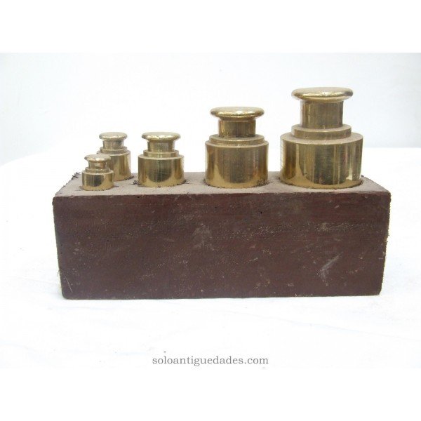 Game five brass weights with wooden base