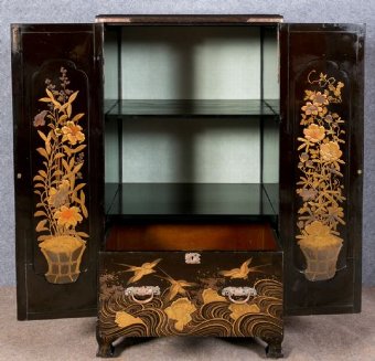 Antique Superb Chinoiserie Cabinet