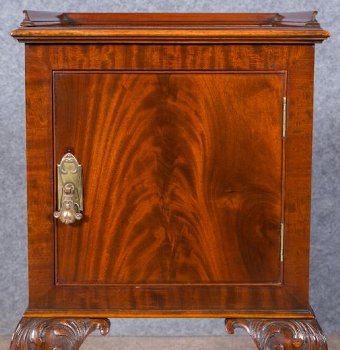 Antique Good Quality Mahogany Bedside Cabinet