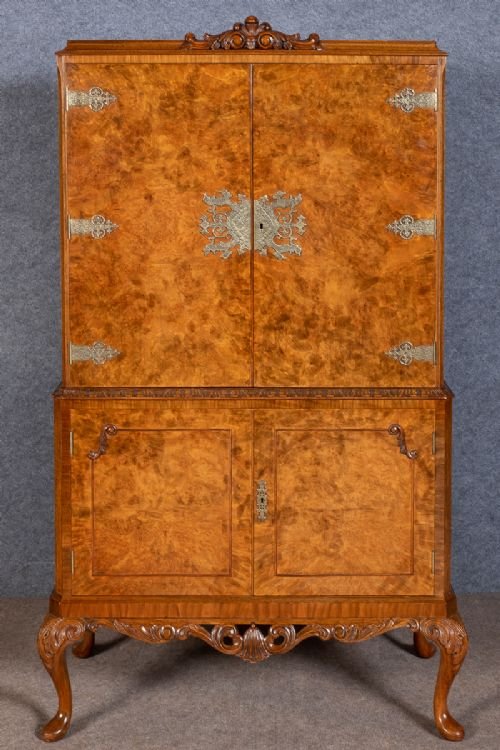 Antique Good Quality Queen Anne Style Cocktail Cabinet